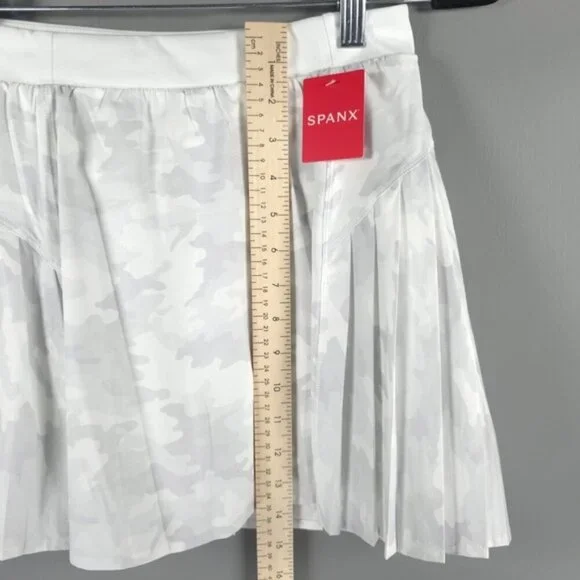 NWT Spanx Women’s Get Moving Pleated Skort Skirt Shorts White Camo‎ 50273R SMALL - Picture 9 of 14